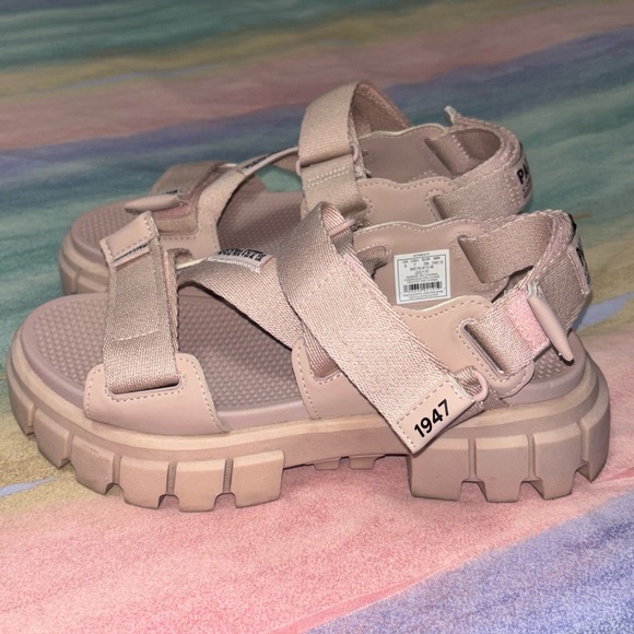 Palladium Women's Revolt Mono Sandals size 7 - Picture 2 of 8